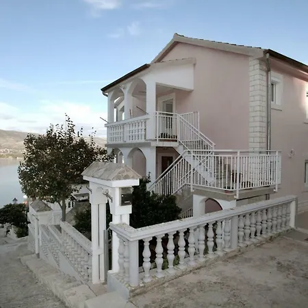 Maja - Sea View 3*